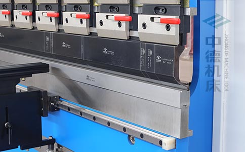 ZDPK-10025分段數(shù)控模具及高精度模具快夾，換模速度快5倍，加高型模托是門業(yè)制造專業(yè)配置.jpg