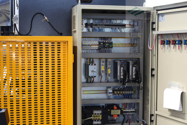 ZDPE8025-ESTUN原廠適配電氣箱總成，抗干擾能力強，電氣運行穩(wěn)定.jpg