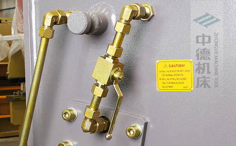 ZDS-432整機(jī)所有液壓管線均采用卡套式接頭，耐高壓，更換便捷.jpg
